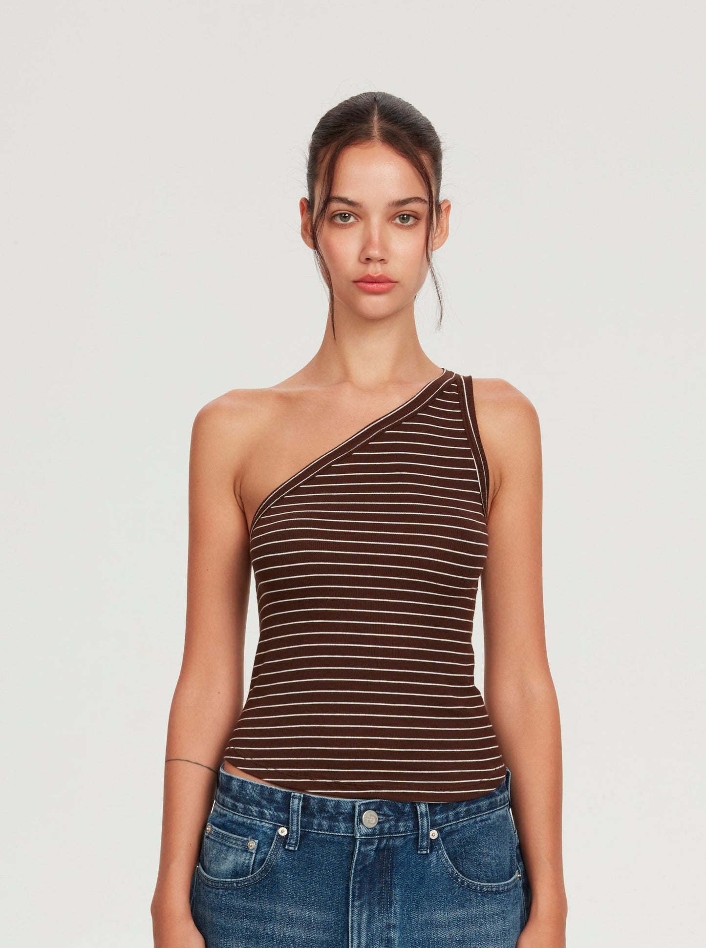 ONE SHOULDER TOP (BROWN)