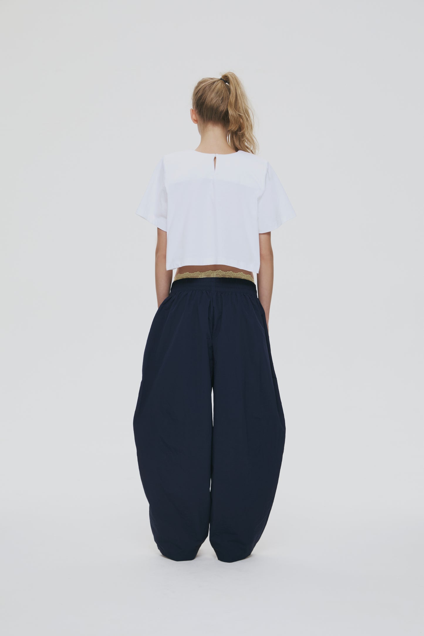 SHOULDER-PAD CROPPED TOP (C CLASSIC)