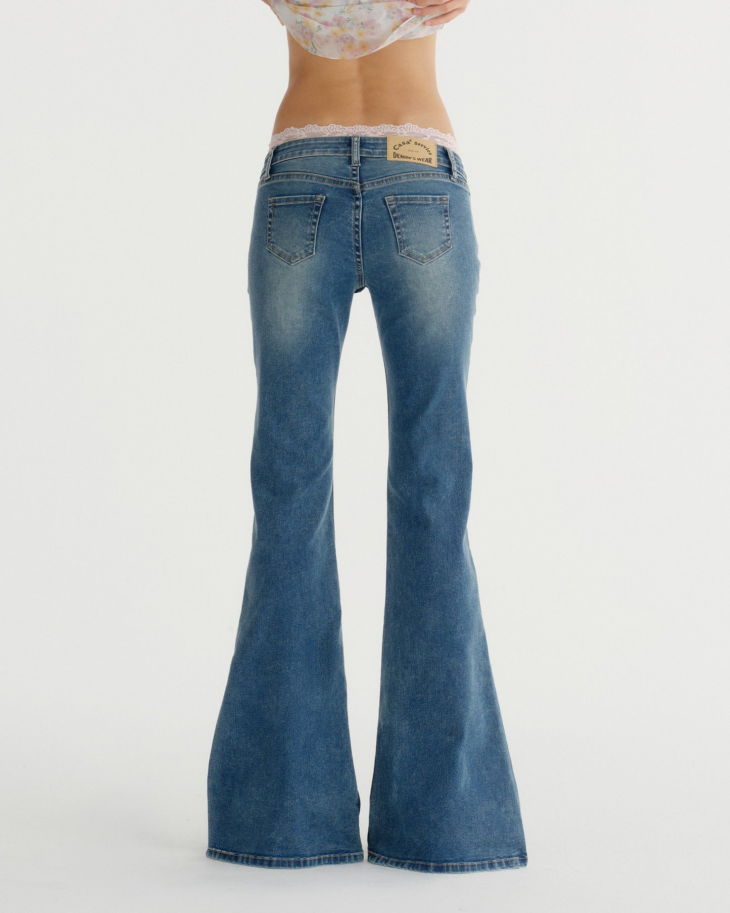 LOW RISE FLARED JEANS (STRETCH)