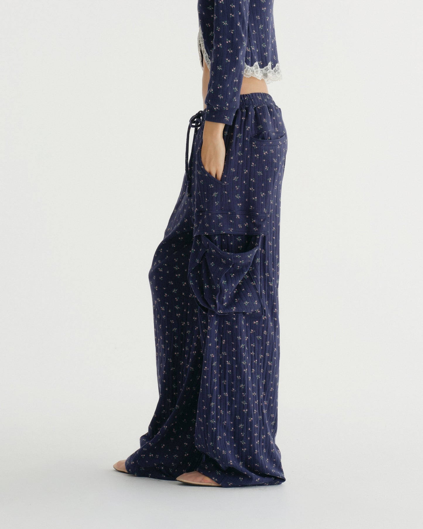 EYELET CARGO PANTS (NAVY)