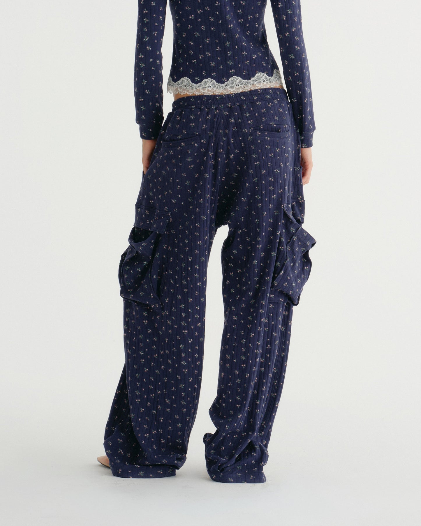 EYELET CARGO PANTS (NAVY)