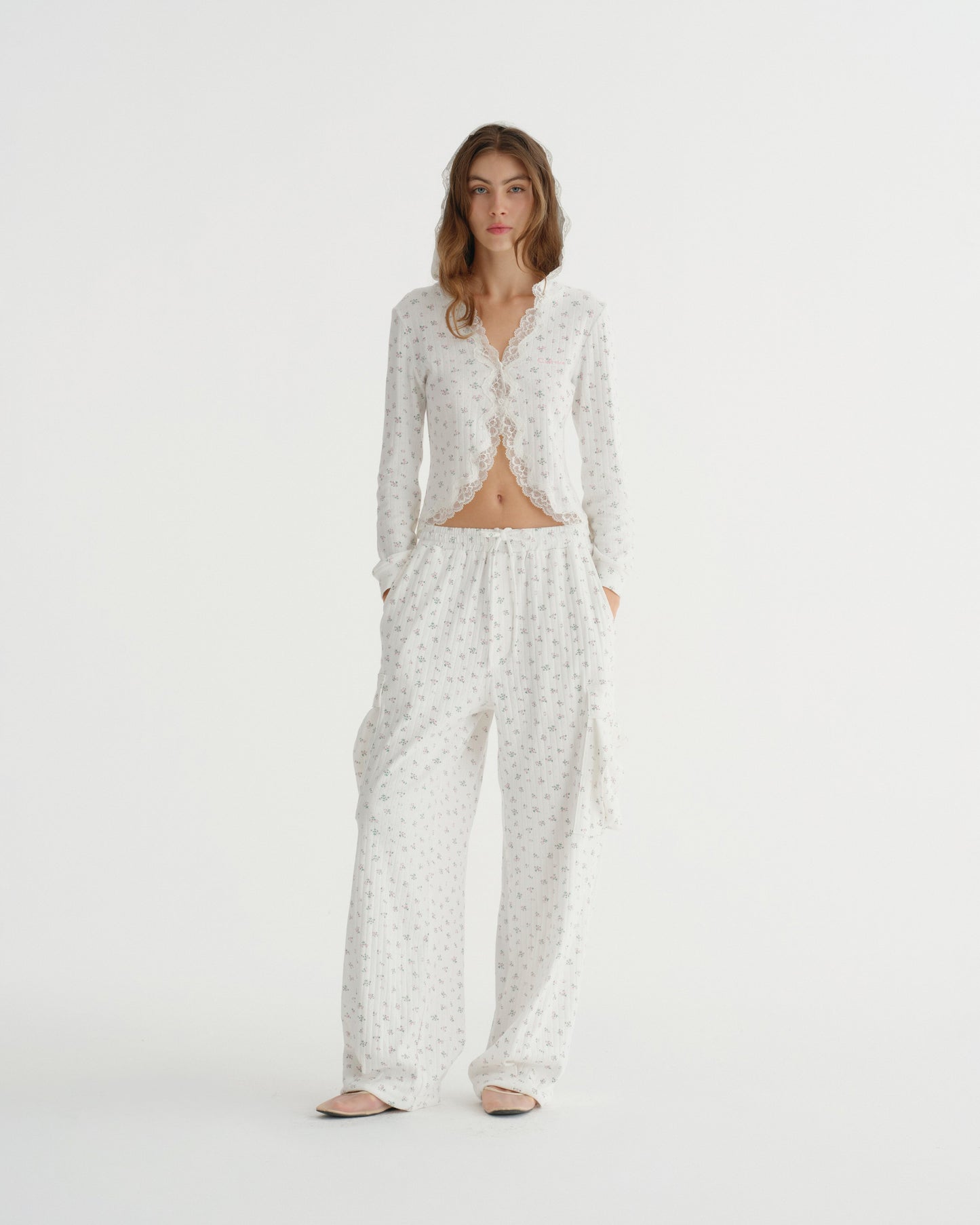 EYELET CARGO PANTS (WHITE)