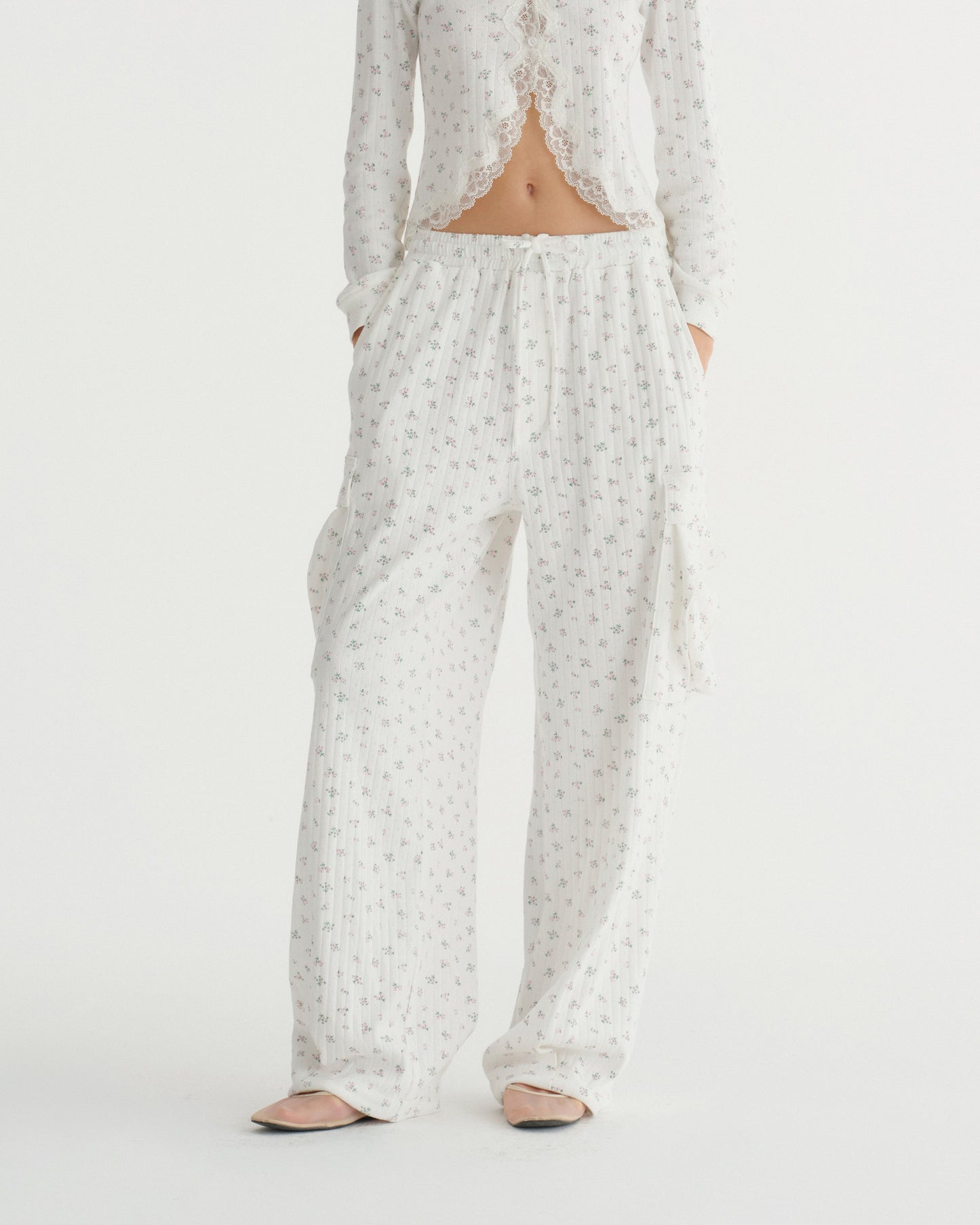 EYELET CARGO PANTS (WHITE)