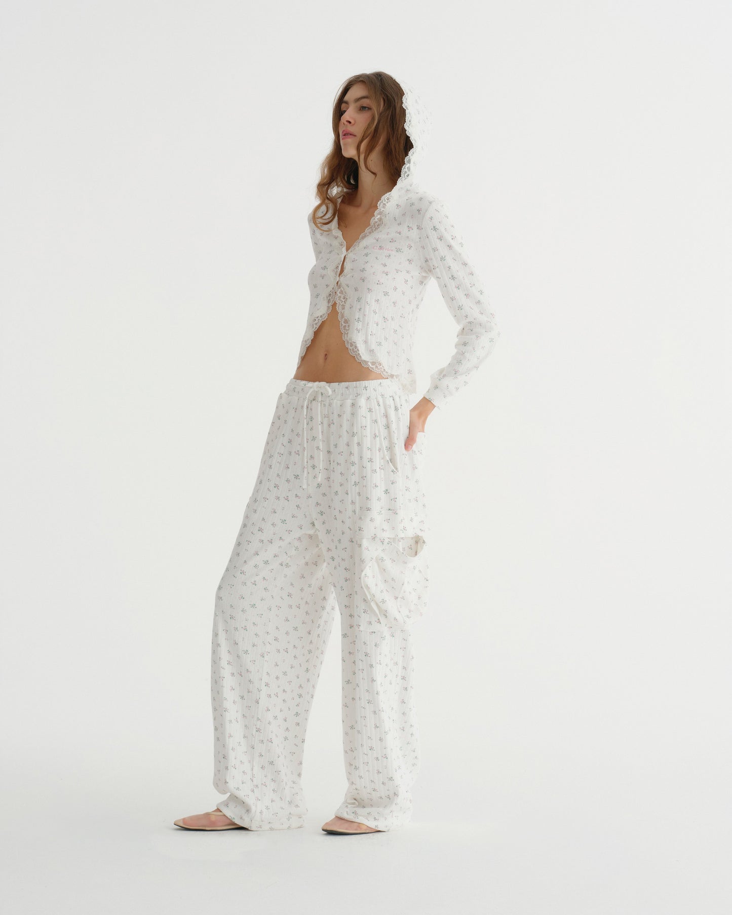 EYELET CARGO PANTS (WHITE)