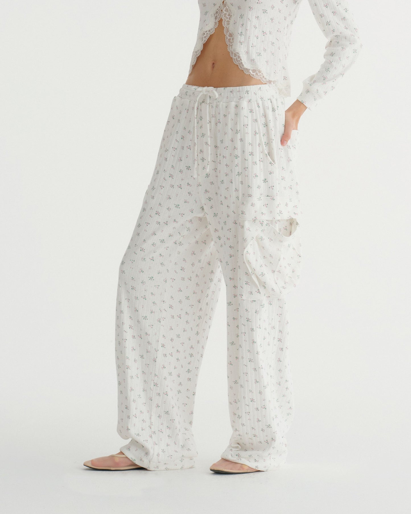 EYELET CARGO PANTS (WHITE)