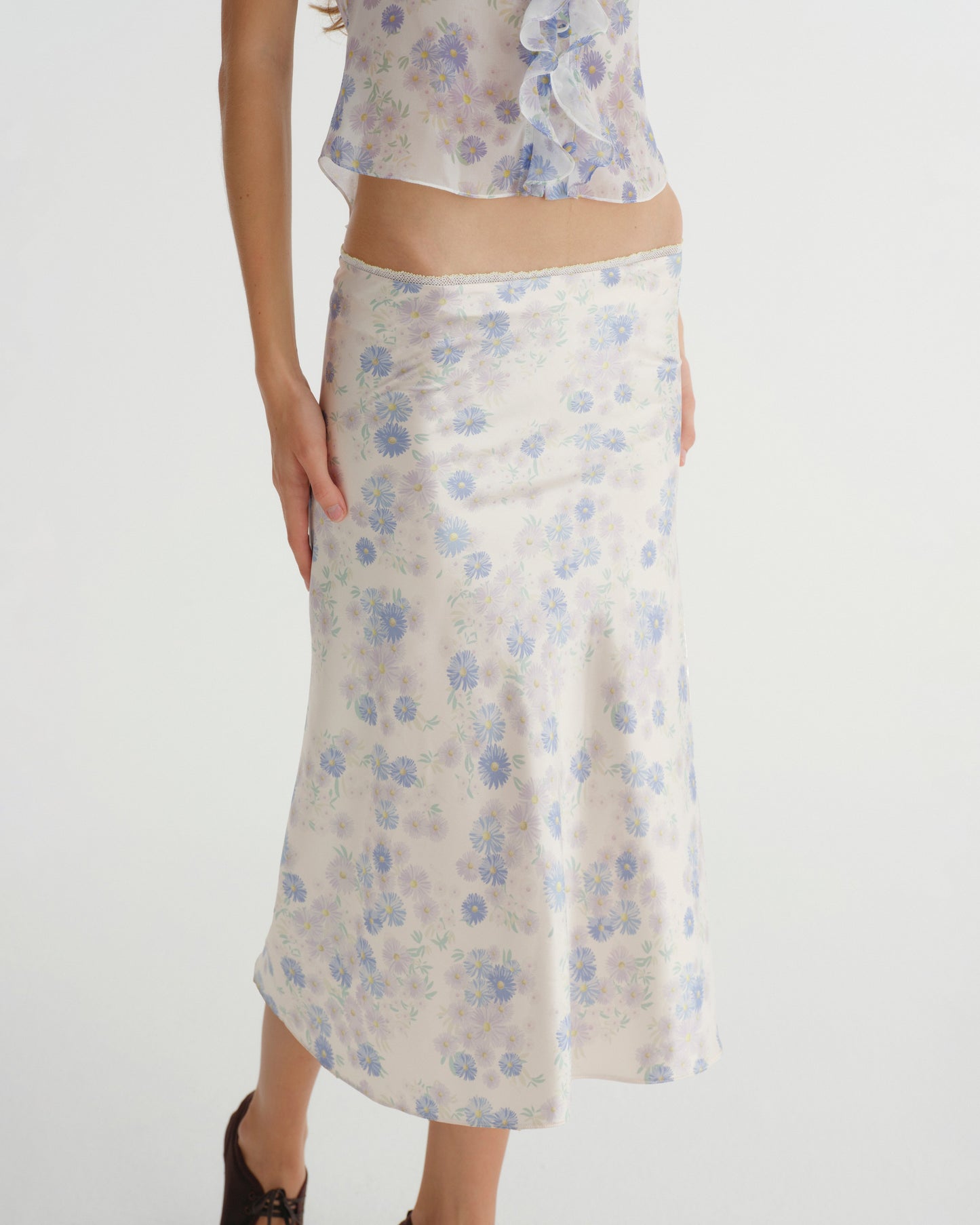SATIN C FLOWER PRINT SKIRT (BLUE)