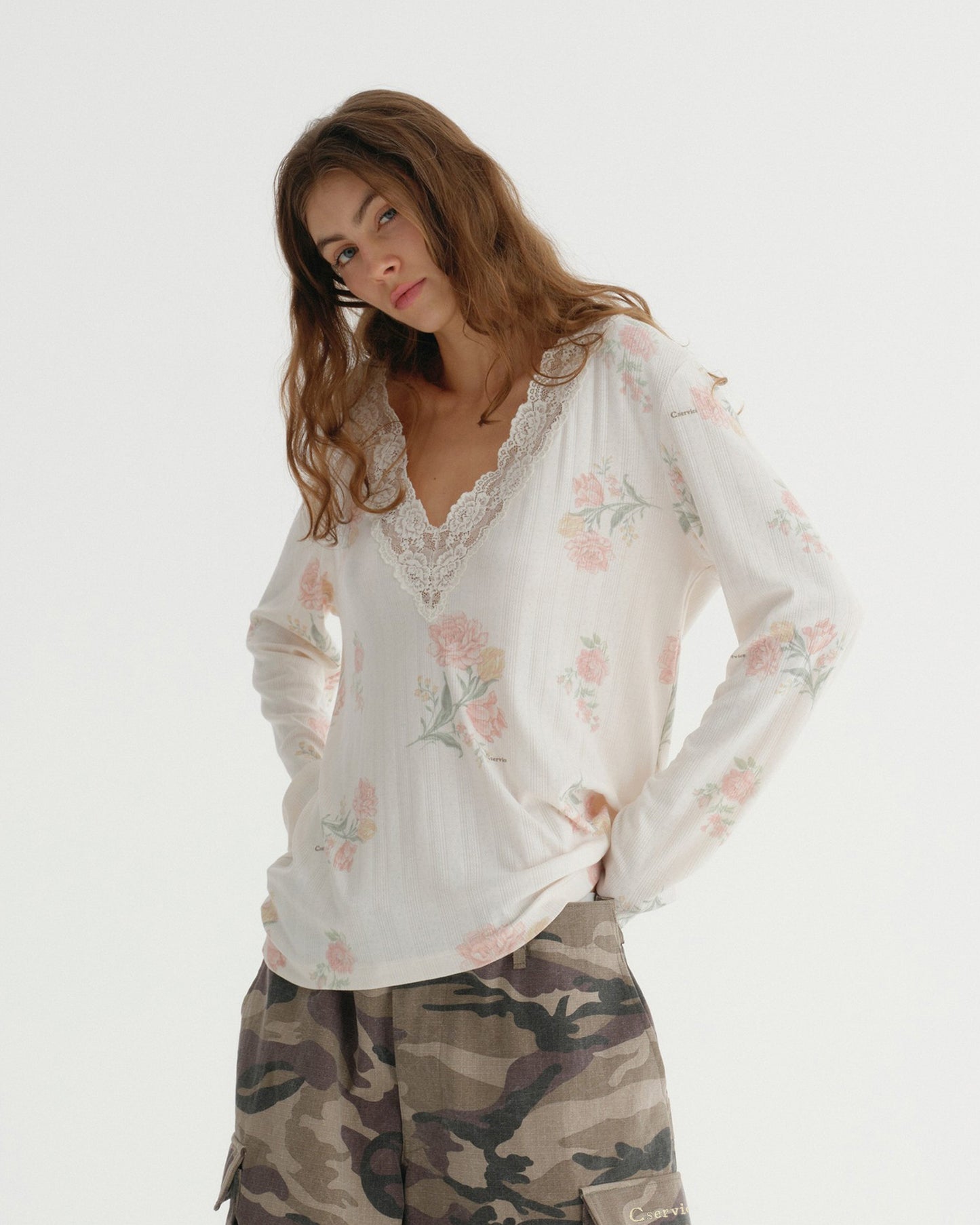 V NECK FLORAL TOP (CREAM)