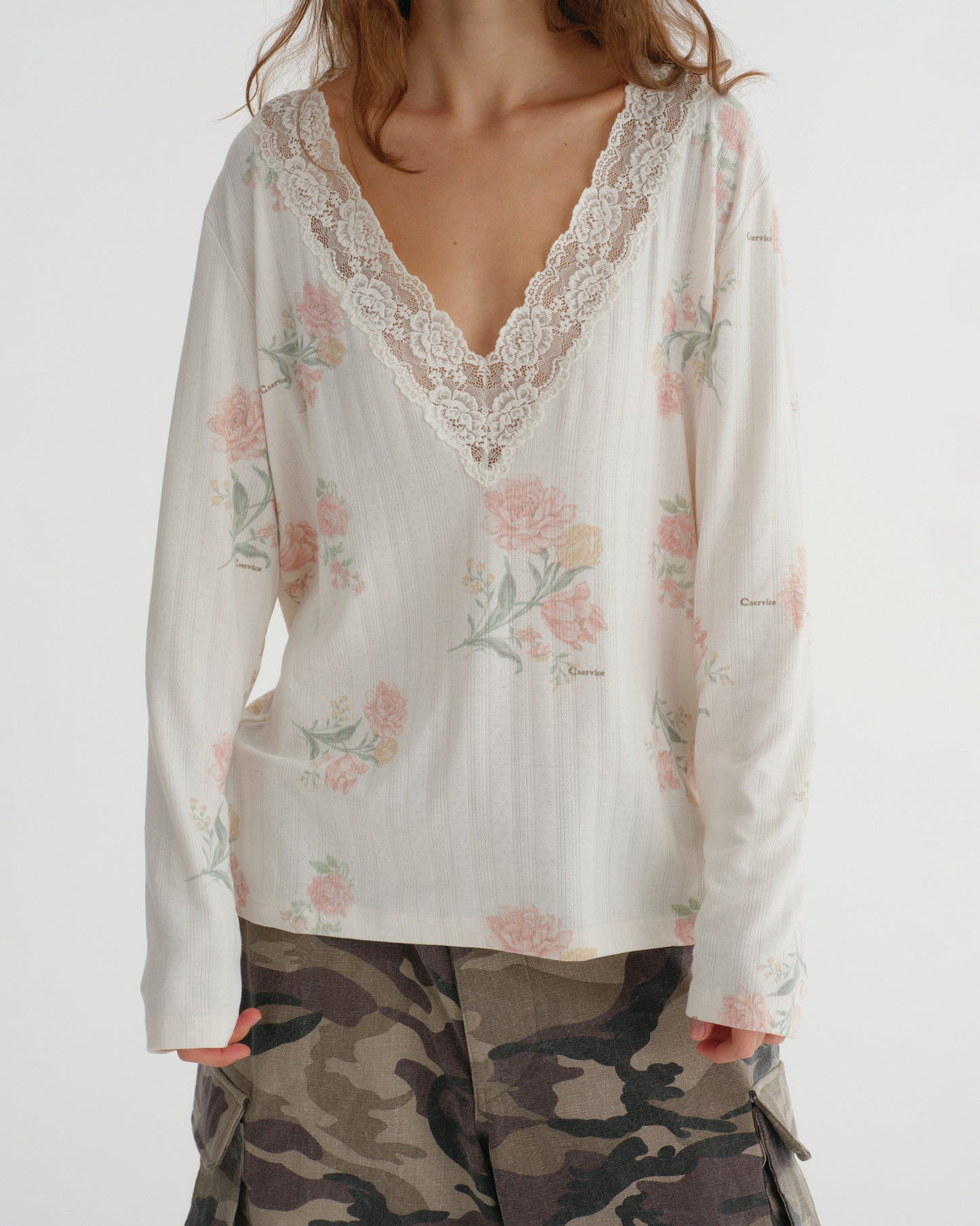 V NECK FLORAL TOP (CREAM)